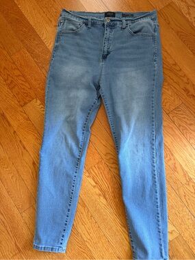 CURVE APPEAL women’s jeans size 14/32